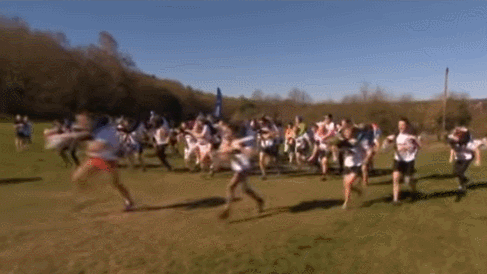 背媳妇大赛现场。 真会玩!做鬼脸、背媳妇……世界奇葩比赛知多少?